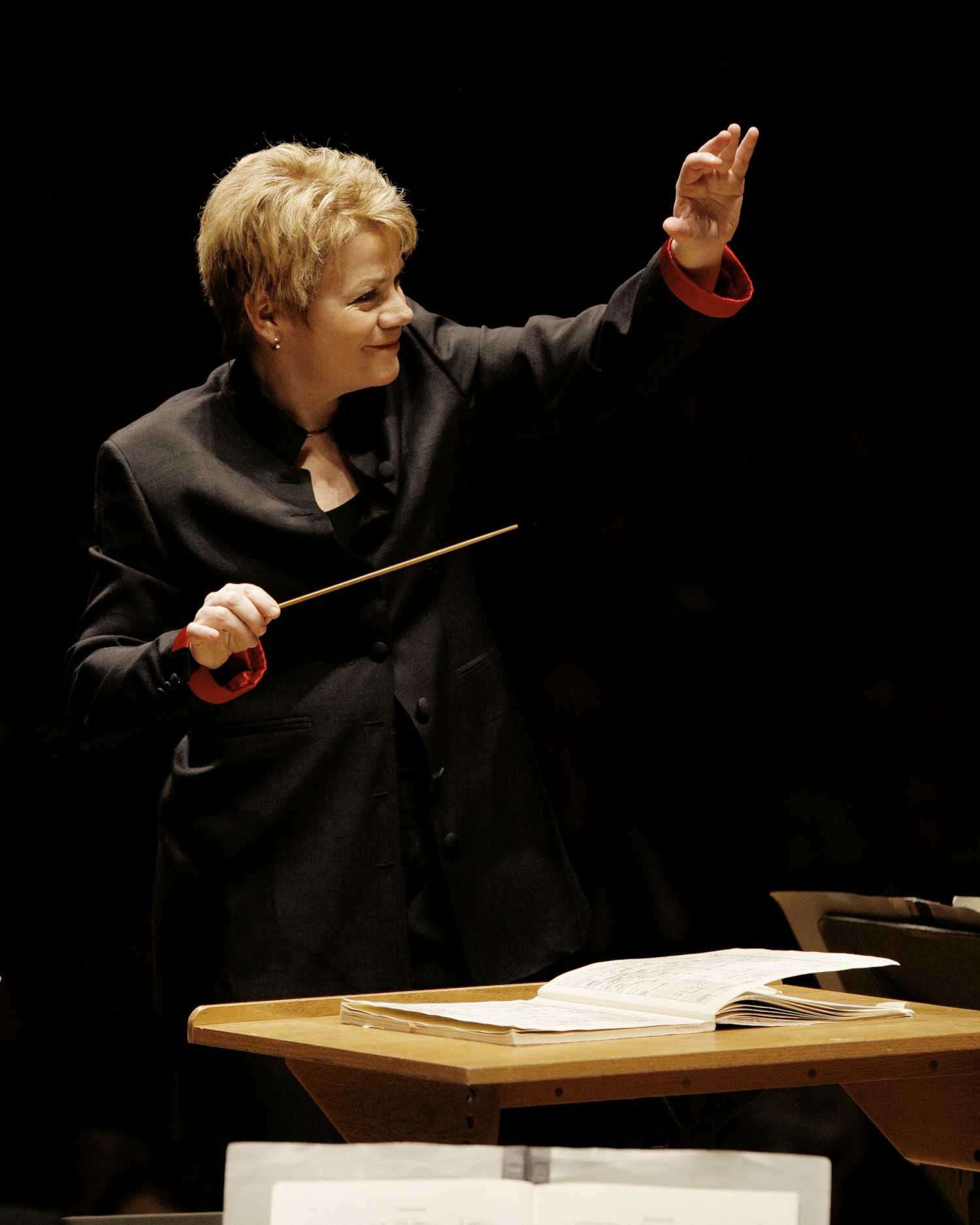 © Grant Leighton Marin Alsop dirigierend, Baltimore 2008