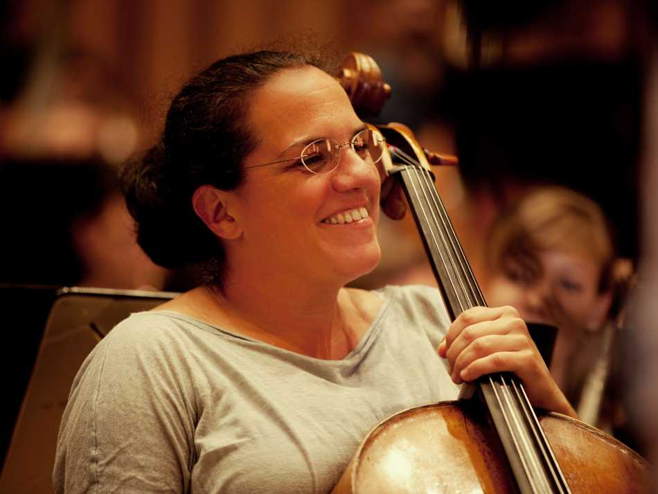 Julia Schreyvogel, Cello